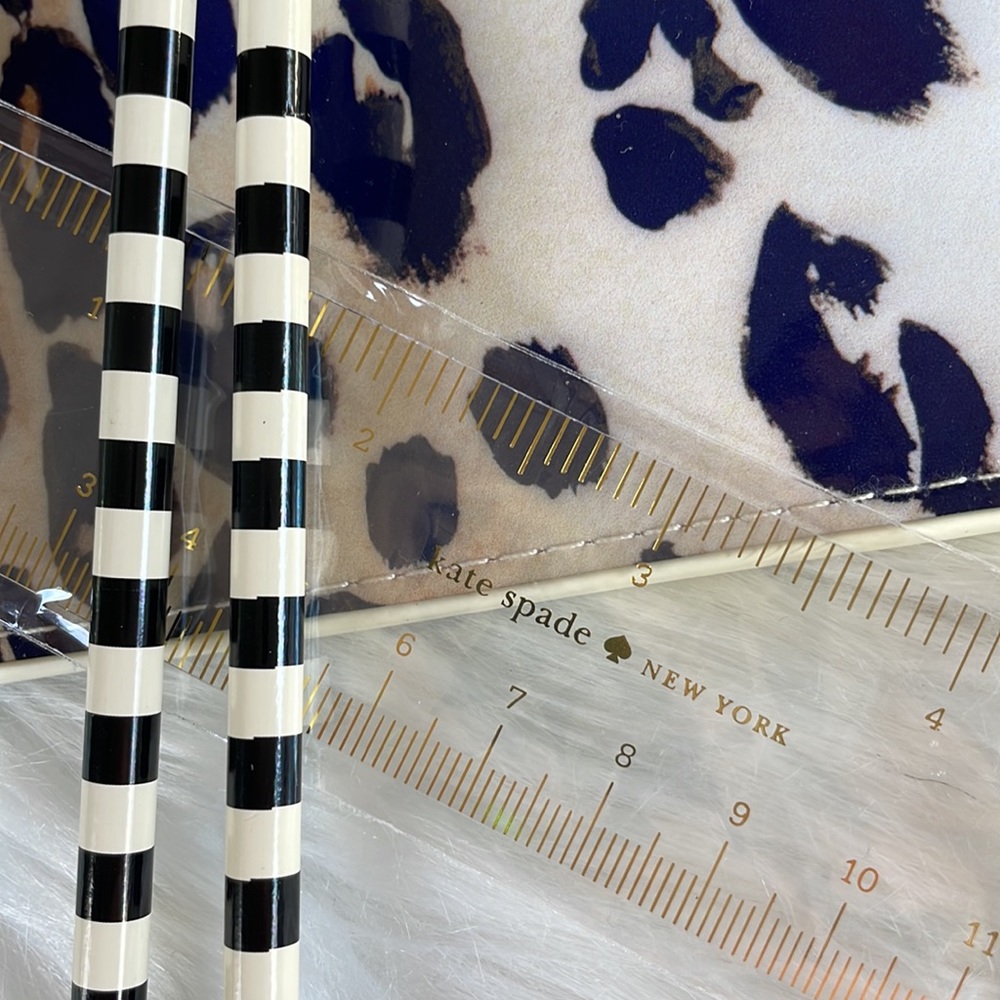 Kate Spade ♠️ leopard pencil case NWT - Picture 2 of 7